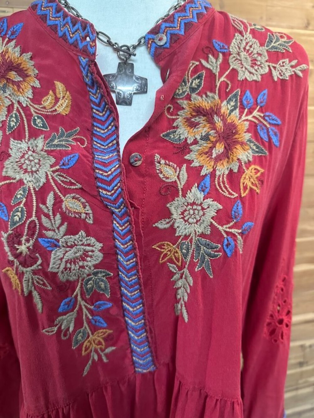 JOHNNY WAS Tunic Top R-MONA TIERED Embroidered/Eyelet RED SILK M Scalloped - Picture 2 of 11